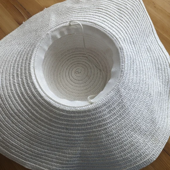 Large hat - Picture 5 of 5